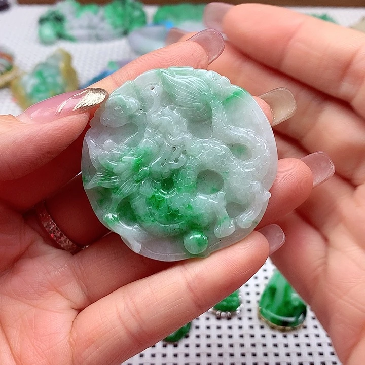 翡翠未镶嵌颈饰翡翠