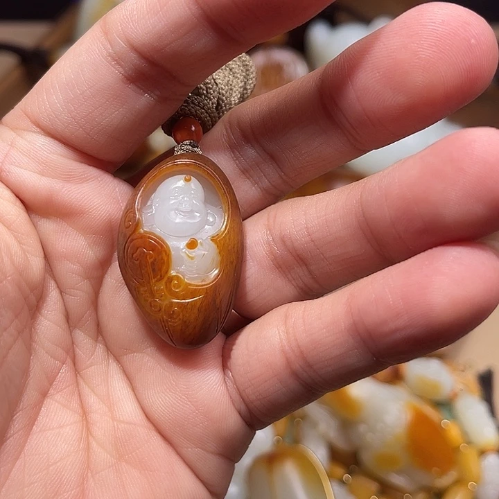 特***行和田玉未镶嵌颈饰
