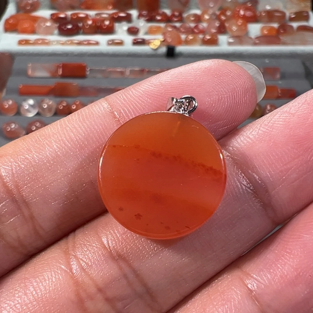 北***平南红玛瑙川料未镶嵌圆牌吊坠