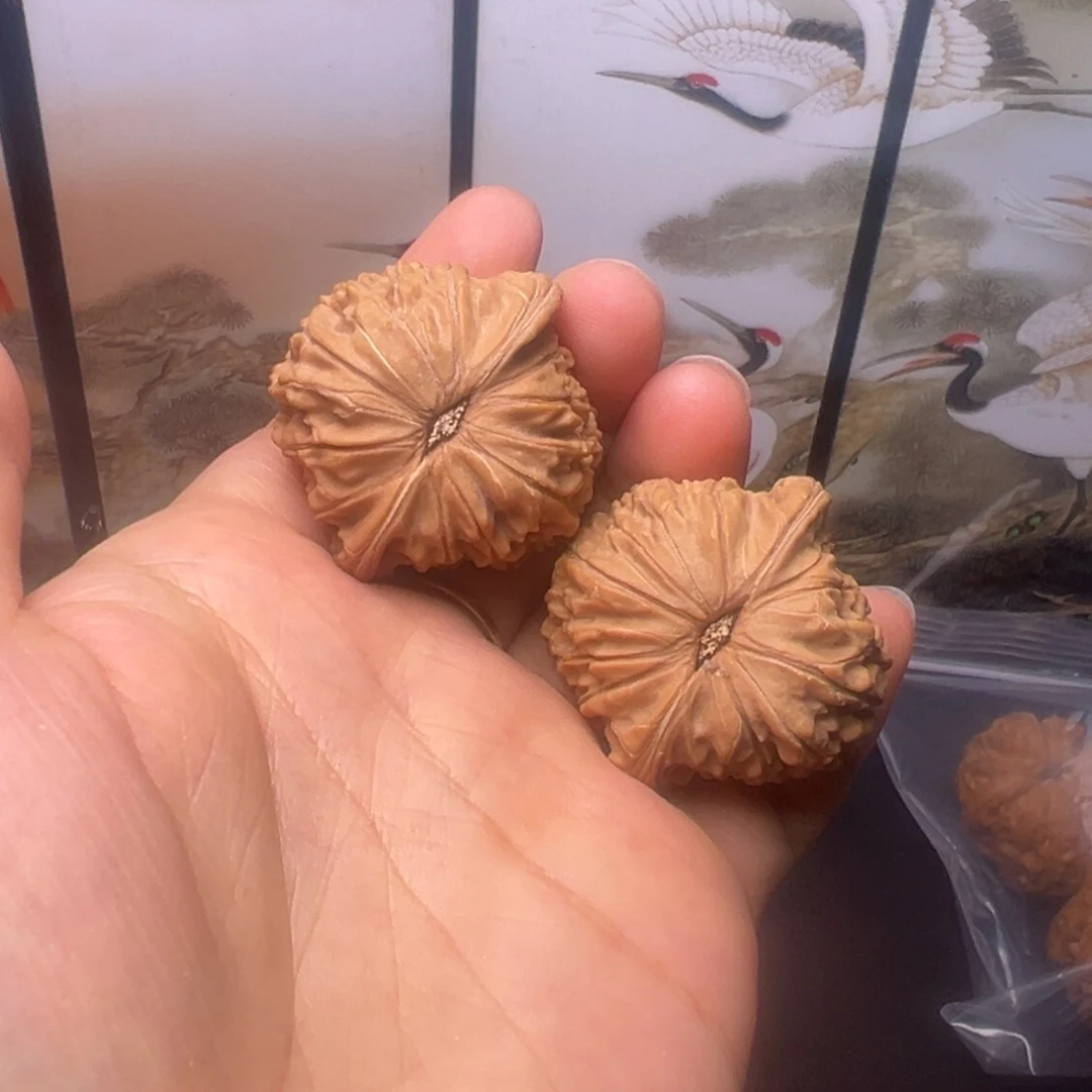 ****座文玩核桃把件磨盘