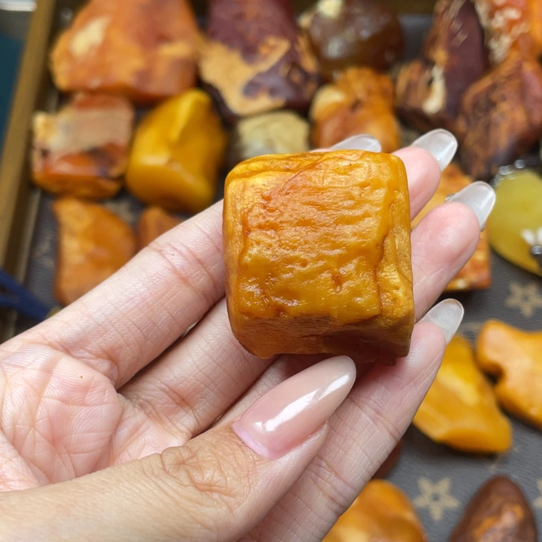 琥珀未镶嵌珠宝奇石