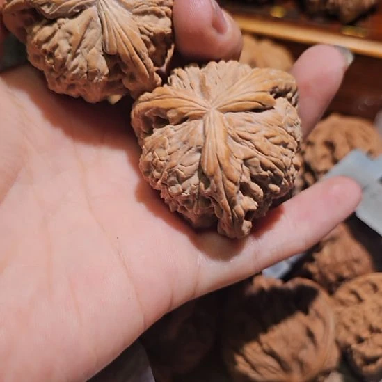 大***岸文玩核桃吊坠45精修工艺三楞