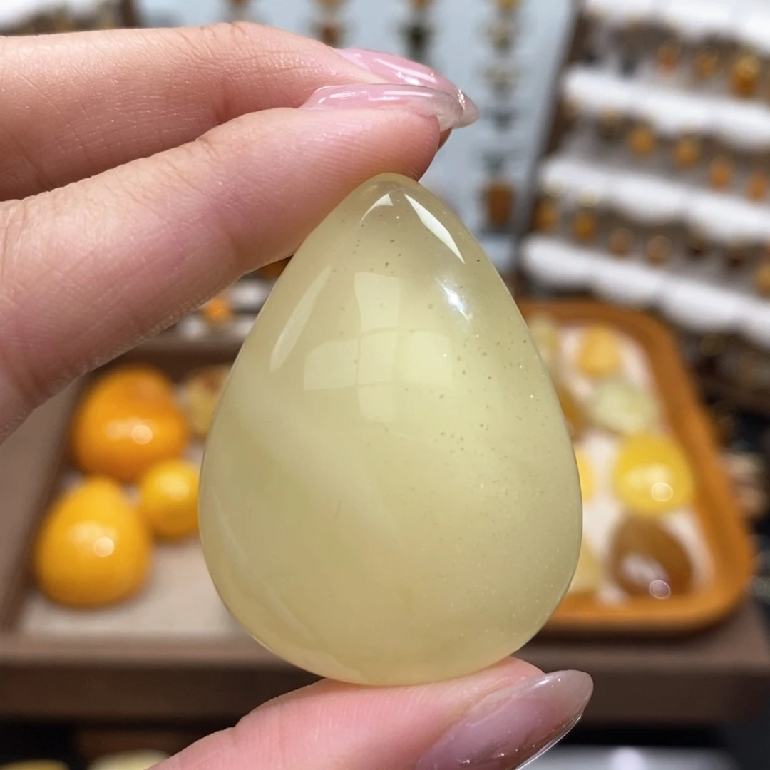 琥珀裸石未镶嵌成品