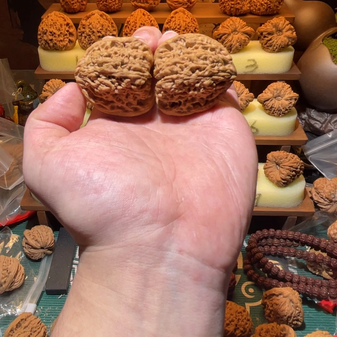 文玩核桃吊坠42村疆溜肩膀天残