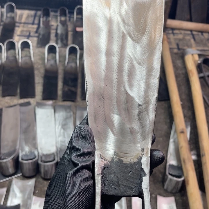 向****龙泉手工制作工艺锄头炮弹钢