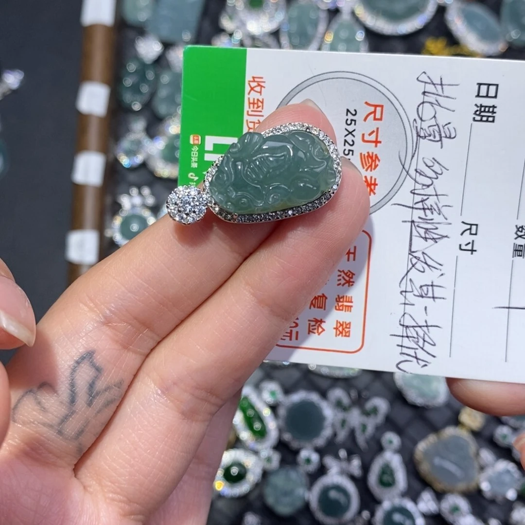 颈饰未镶嵌翡翠翡翠