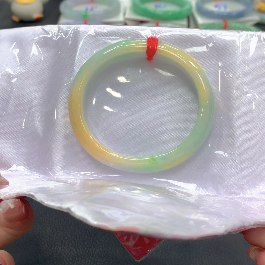 寻***艳翡翠手镯未镶嵌贵妃