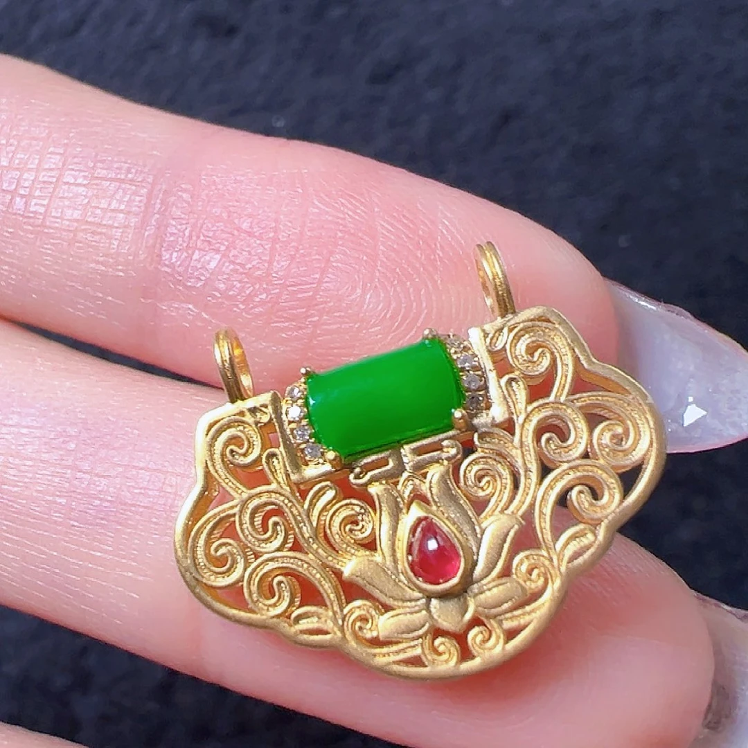 翡翠18K金镶嵌颈饰签收后24小时鉴赏期，过时不退