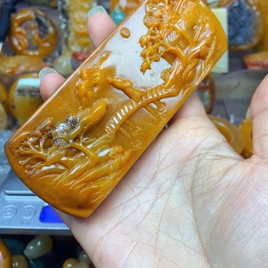 石英质玉（黄龙玉）未镶嵌颈饰