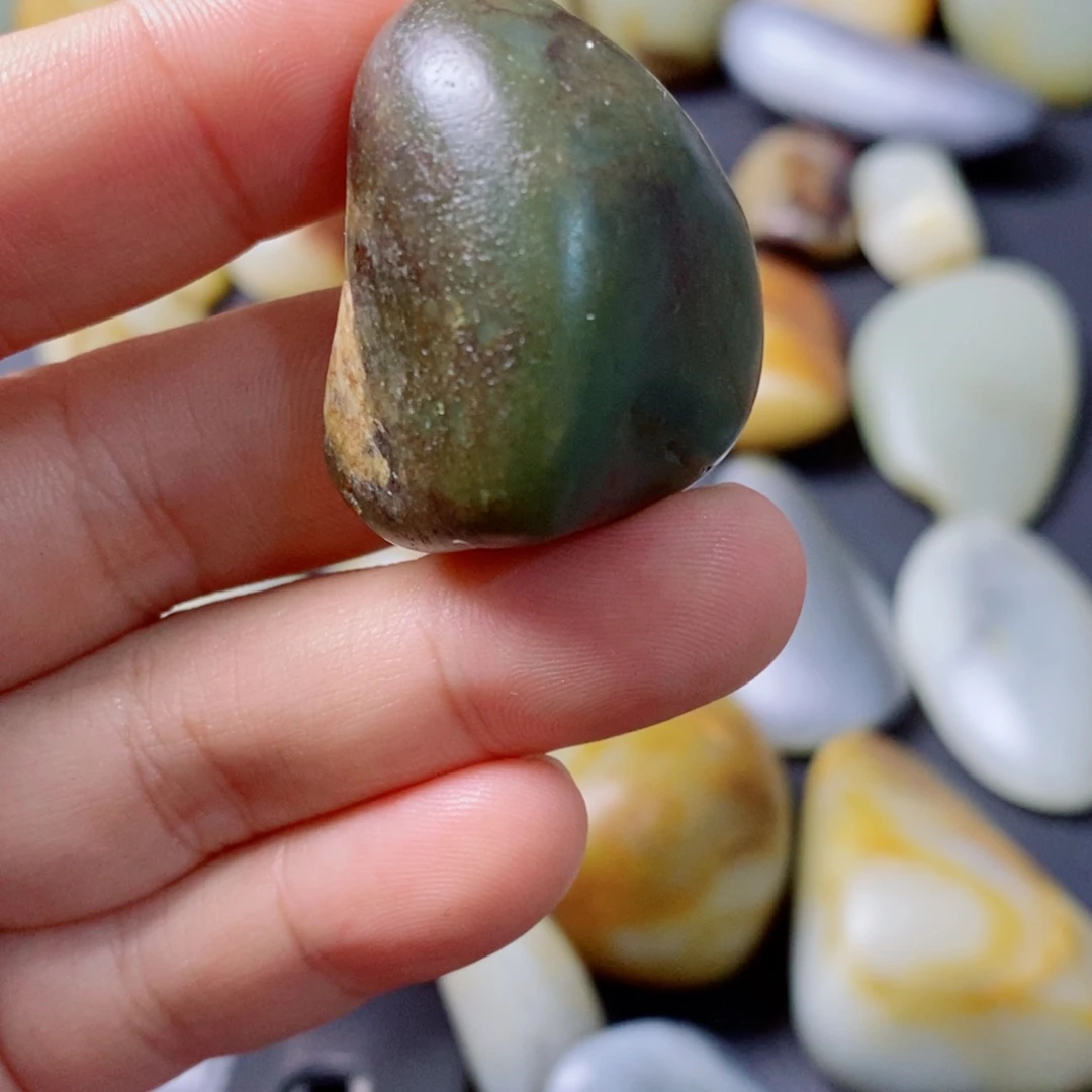 和田玉（糖玉）未镶嵌珠宝奇石