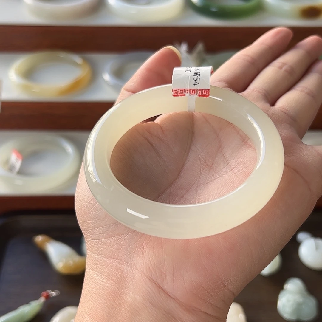 和田玉未镶嵌手镯