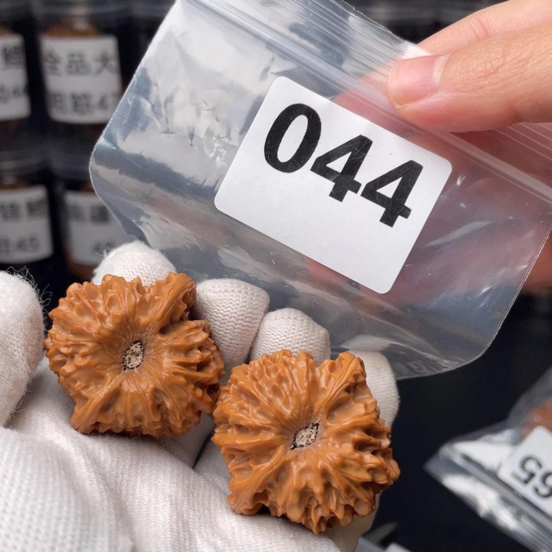 山***花文玩核桃把件40龙门涧