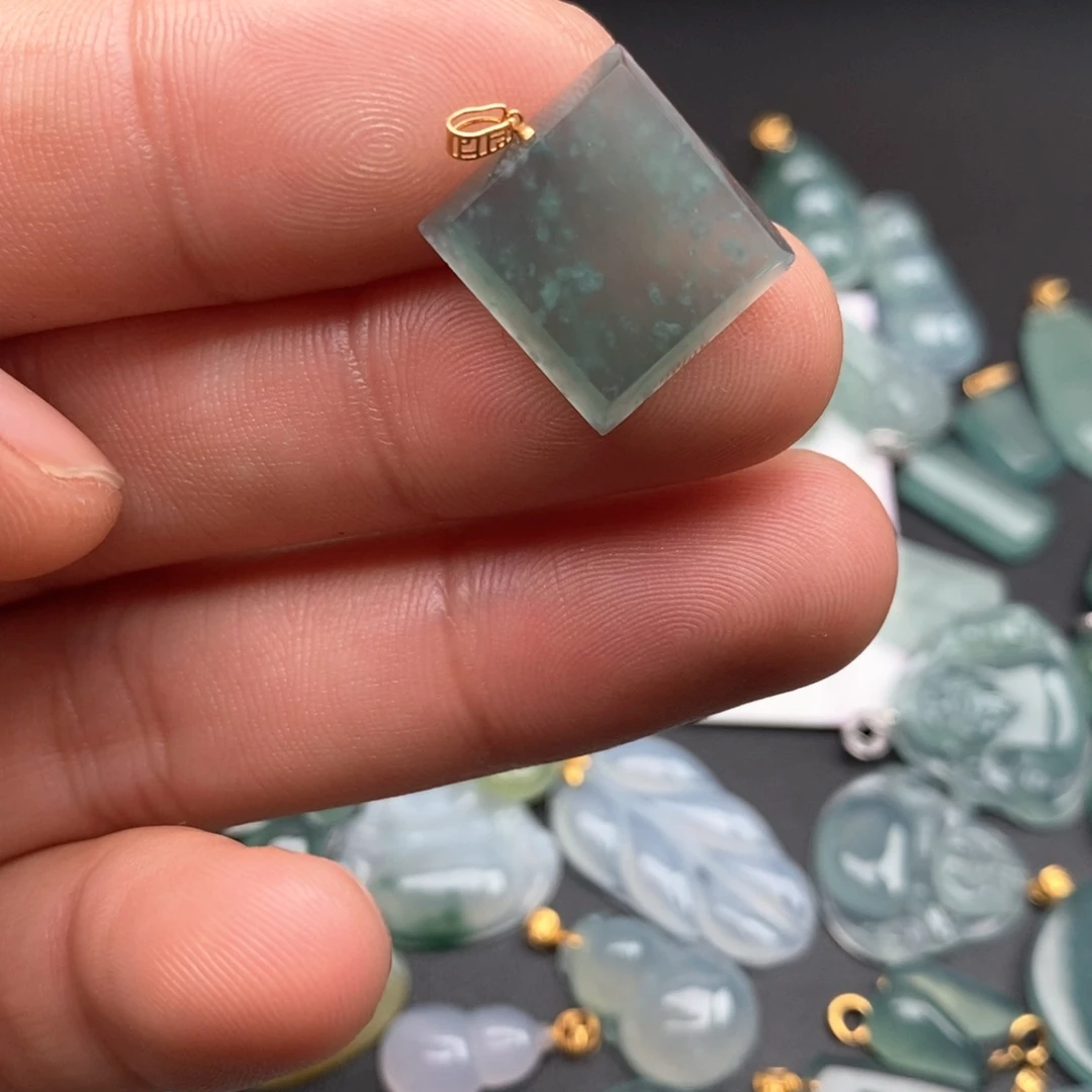 颈饰18K金镶嵌翡翠3