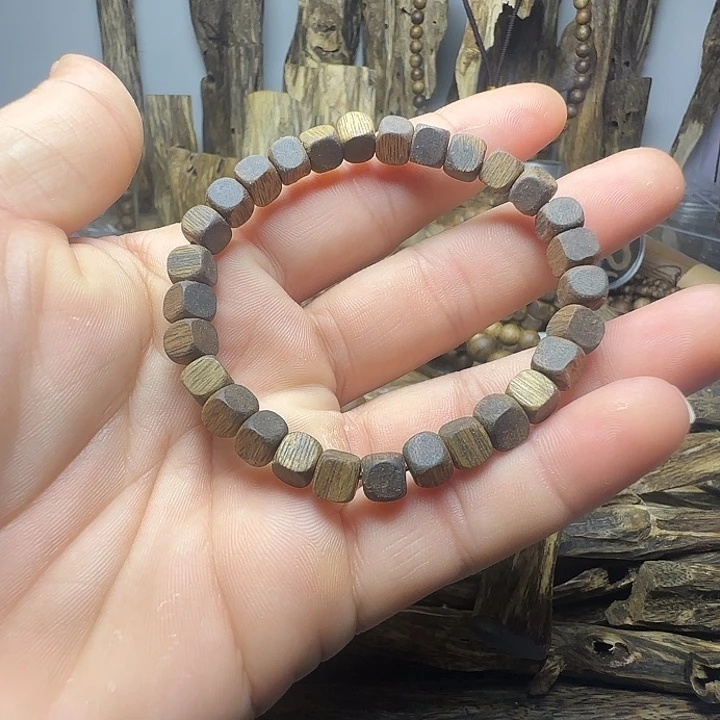 沉香沉香碎屑方糖珠6mm，4克