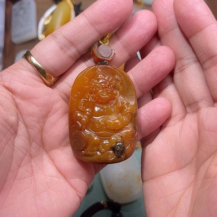 蒋***大和田玉未镶嵌颈饰