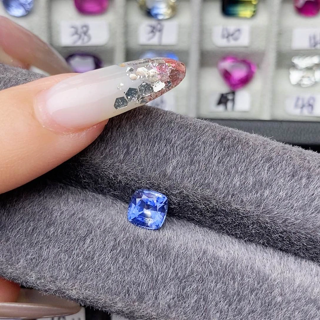 裸石蓝宝石CGRL证书矢车菊VB明亮1.36ct/0052