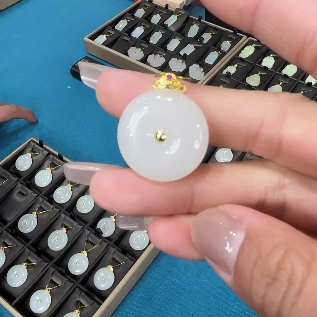 和田玉颈饰18K金镶嵌