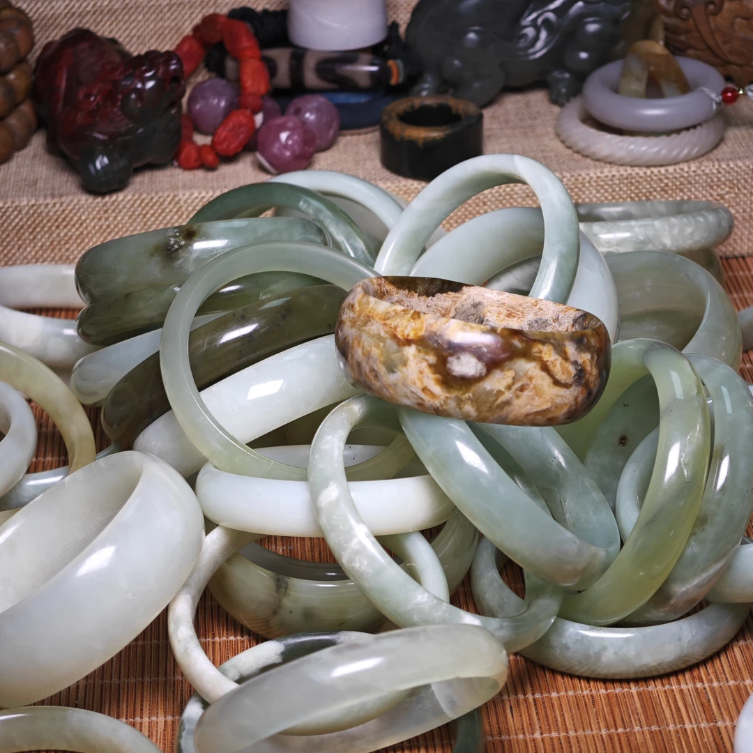 岫玉微瑕手镯尺寸备注(不备注发60圈口)多样性发货，不接受指定。