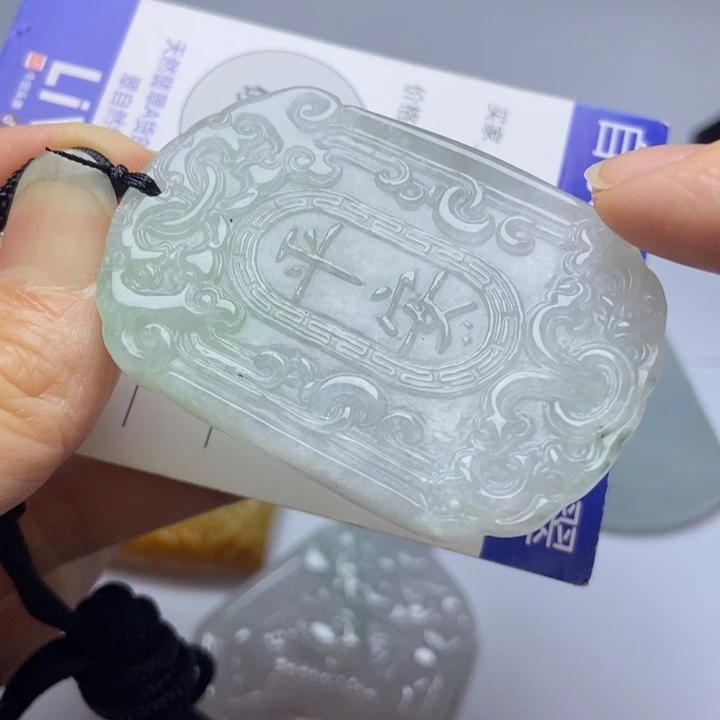 翡翠挂件未镶嵌翡翠