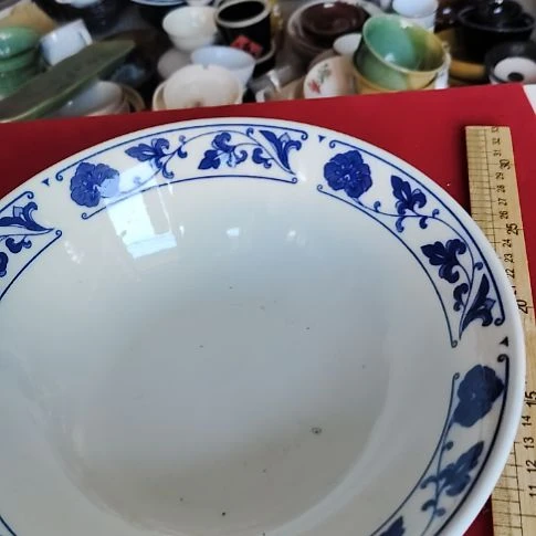 瓷片瓷片，各种摆件，均有瑕疵。沙锅！