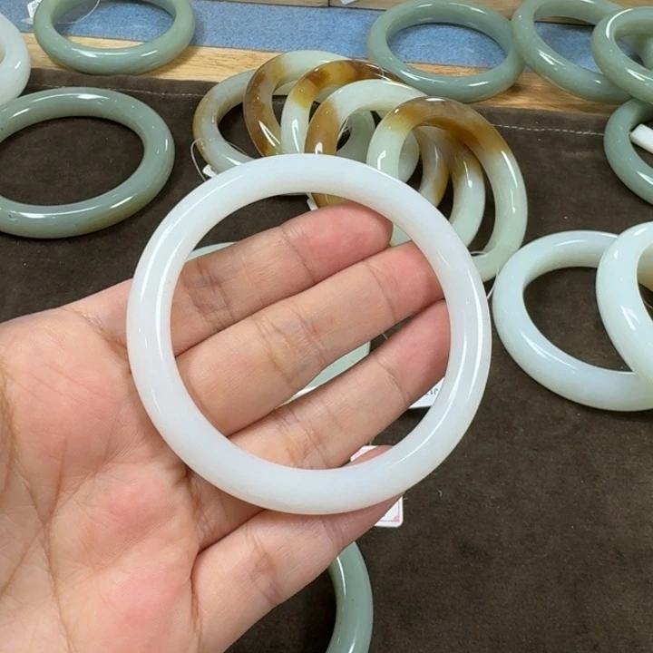 和田玉（糖玉）未镶嵌手镯