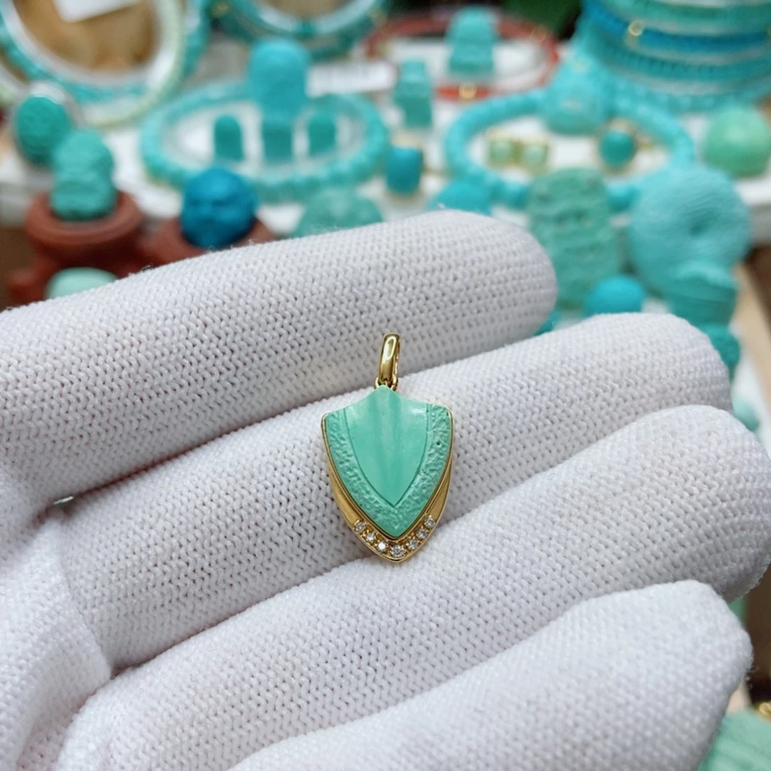 绿松石18K金镶嵌护盾