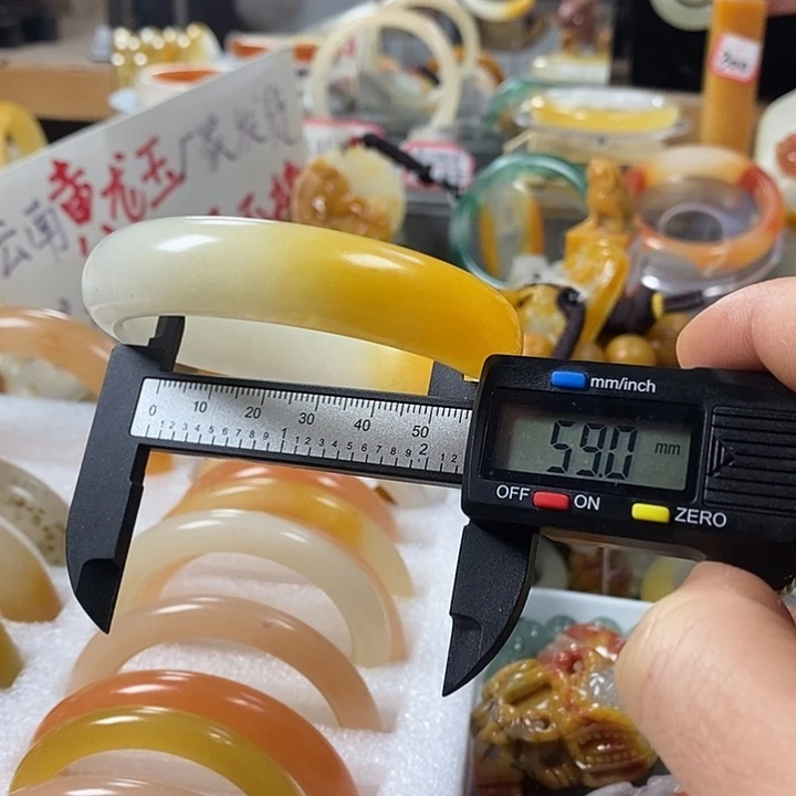 石英质玉（黄龙玉）合金手链