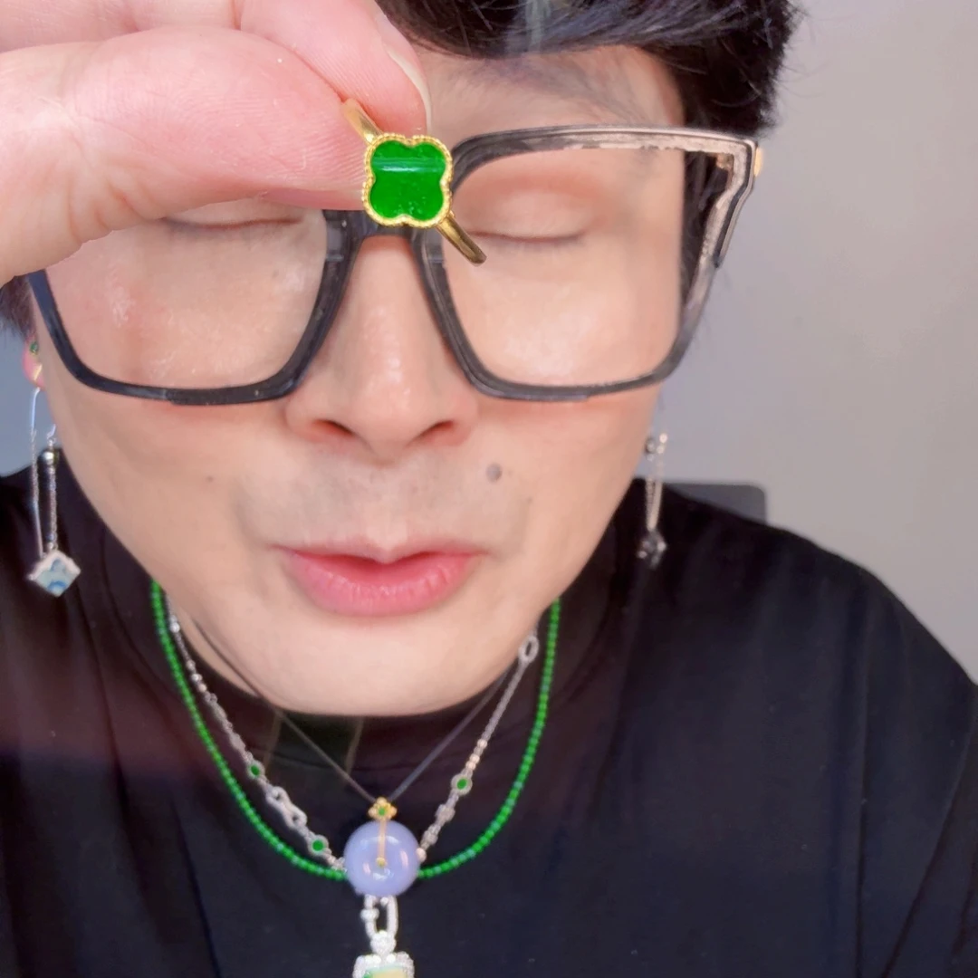 翡翠挂件未镶嵌一件