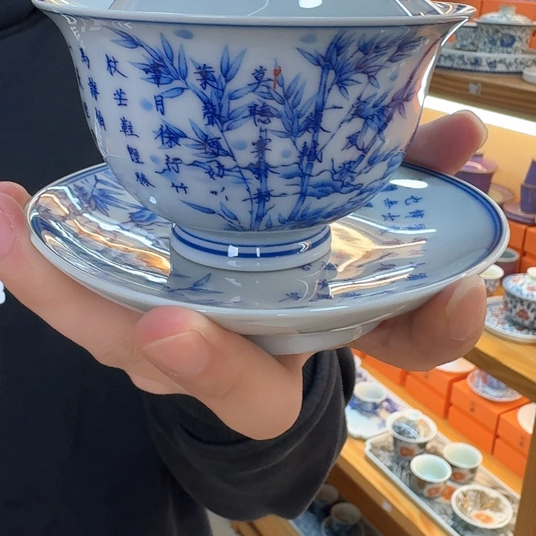 盖碗里的水煮开后放入锅