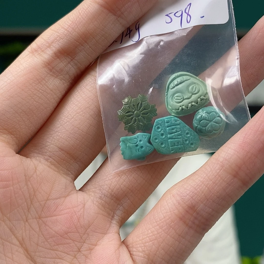 绿松石未镶嵌珠宝奇石