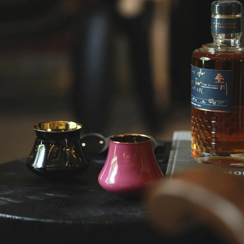 【斋居】弥云斋-对影胭脂红黑釉写金诗文对杯（弥云S0356）