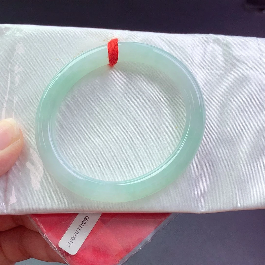 【闪购商品】未镶嵌手镯翡翠贵妃a 1101403