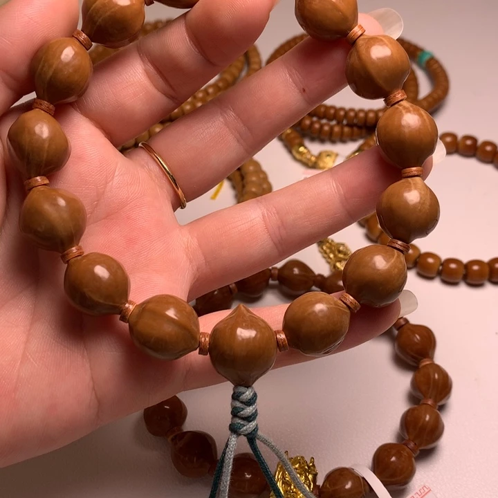 T***n吊坠橄榄核蜜桃臀手串