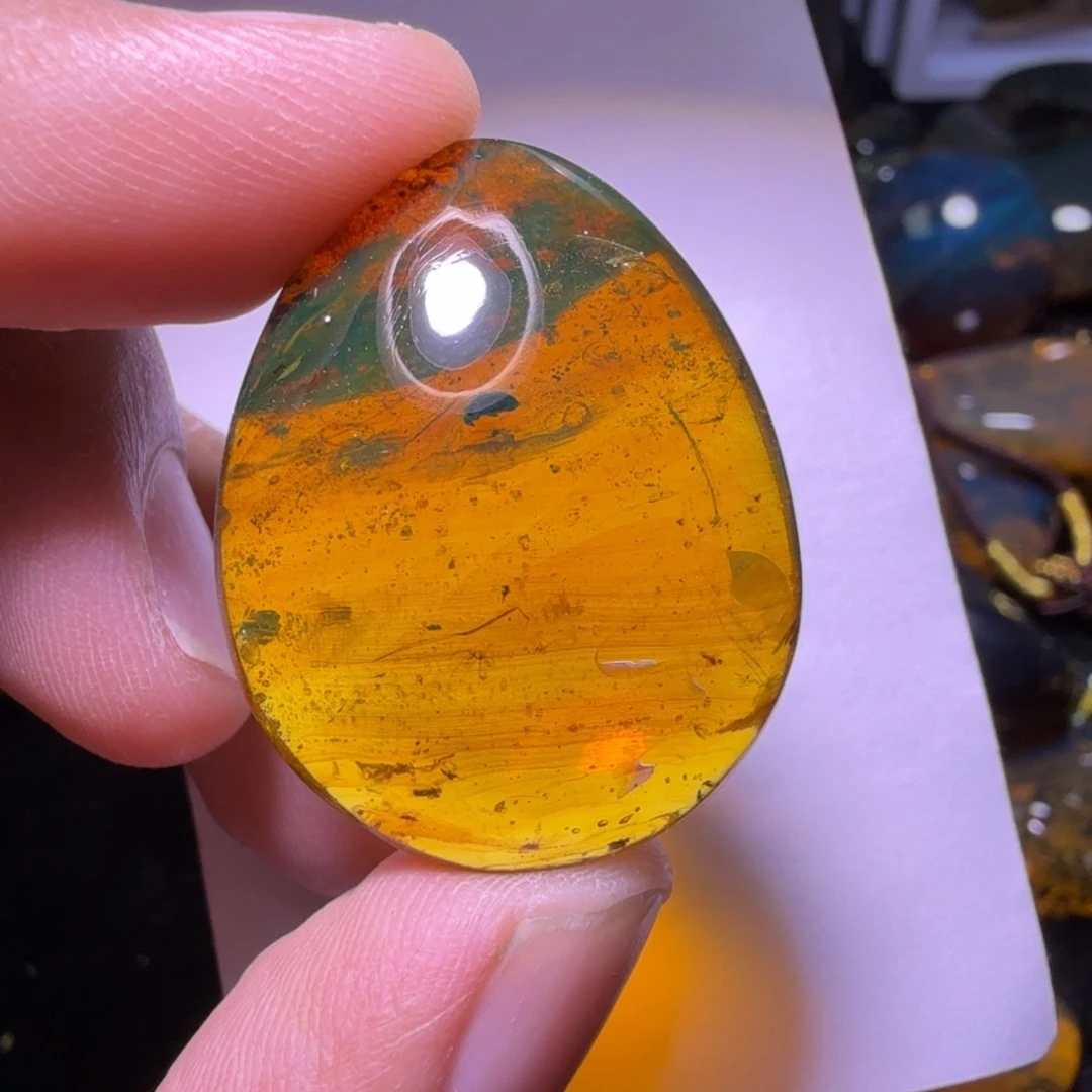 未镶嵌琥珀裸石12号 虫窝变色龙吊坠