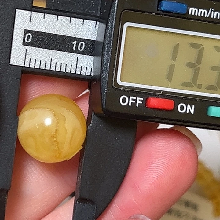 蜜蜡未镶嵌裸石微瑕157