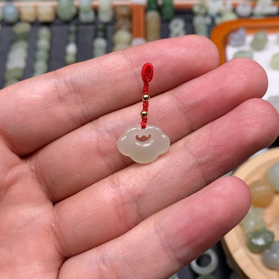 龍***財和田玉未镶嵌颈饰