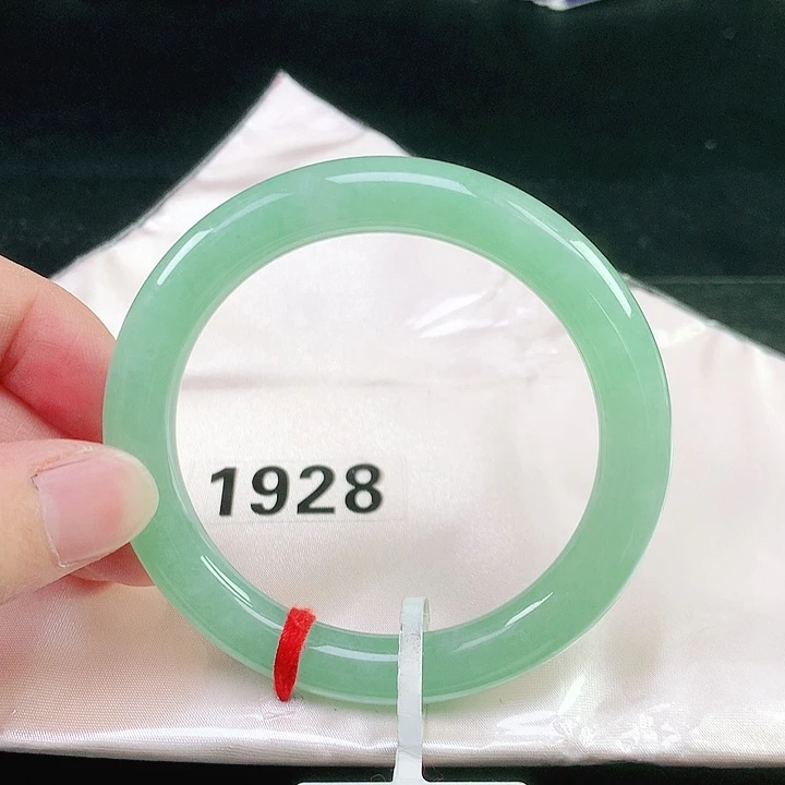 未镶嵌手镯（圆镯）翡翠1928