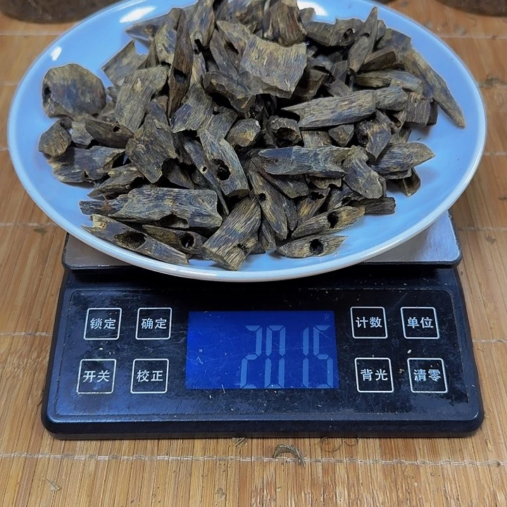 沉香木手把件?****?块料陆河200克