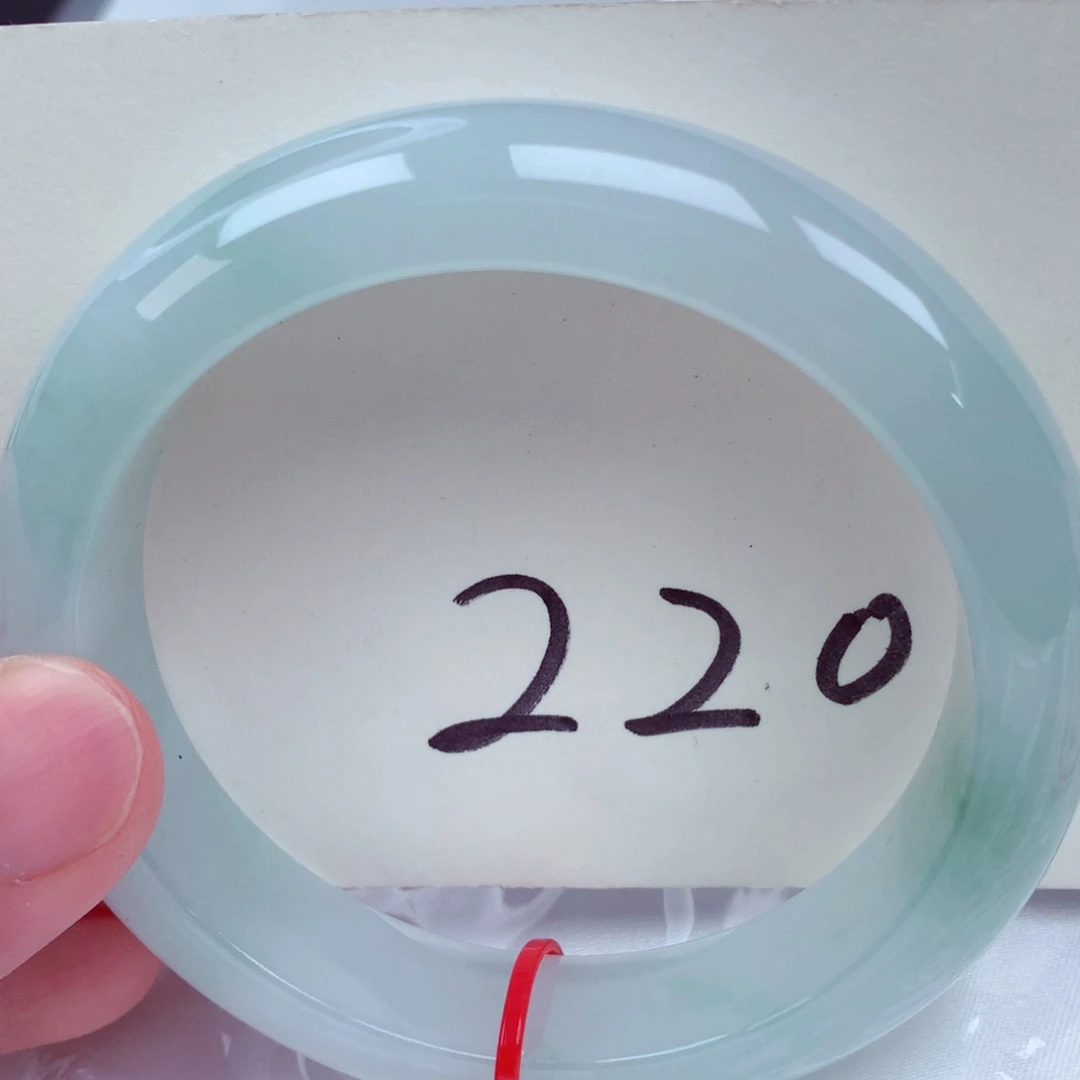 翡翠手镯未镶嵌翡翠