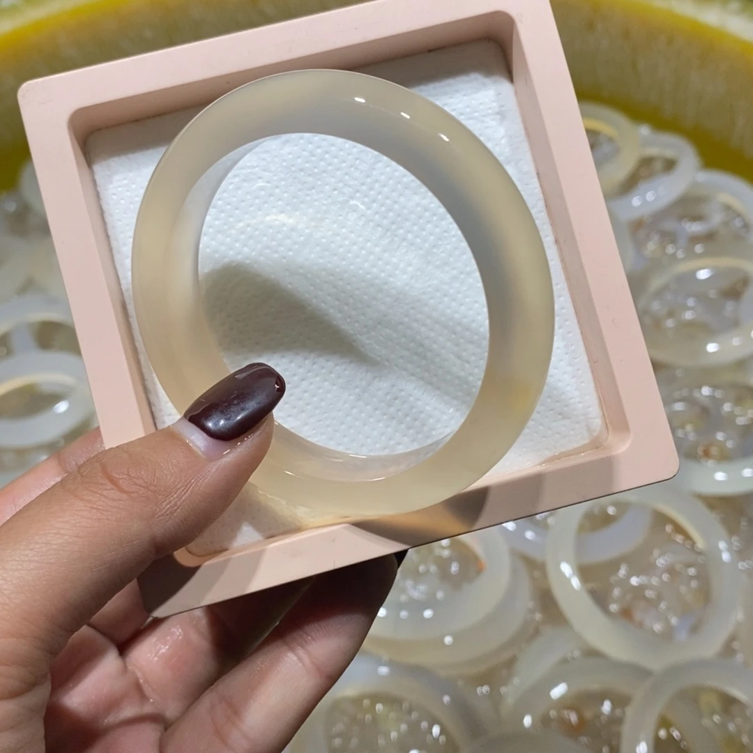 玛瑙/玉髓未镶嵌手镯53圈