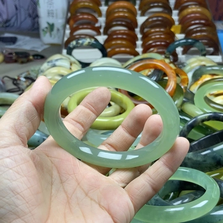 良***景蛇纹石玉未镶嵌手镯