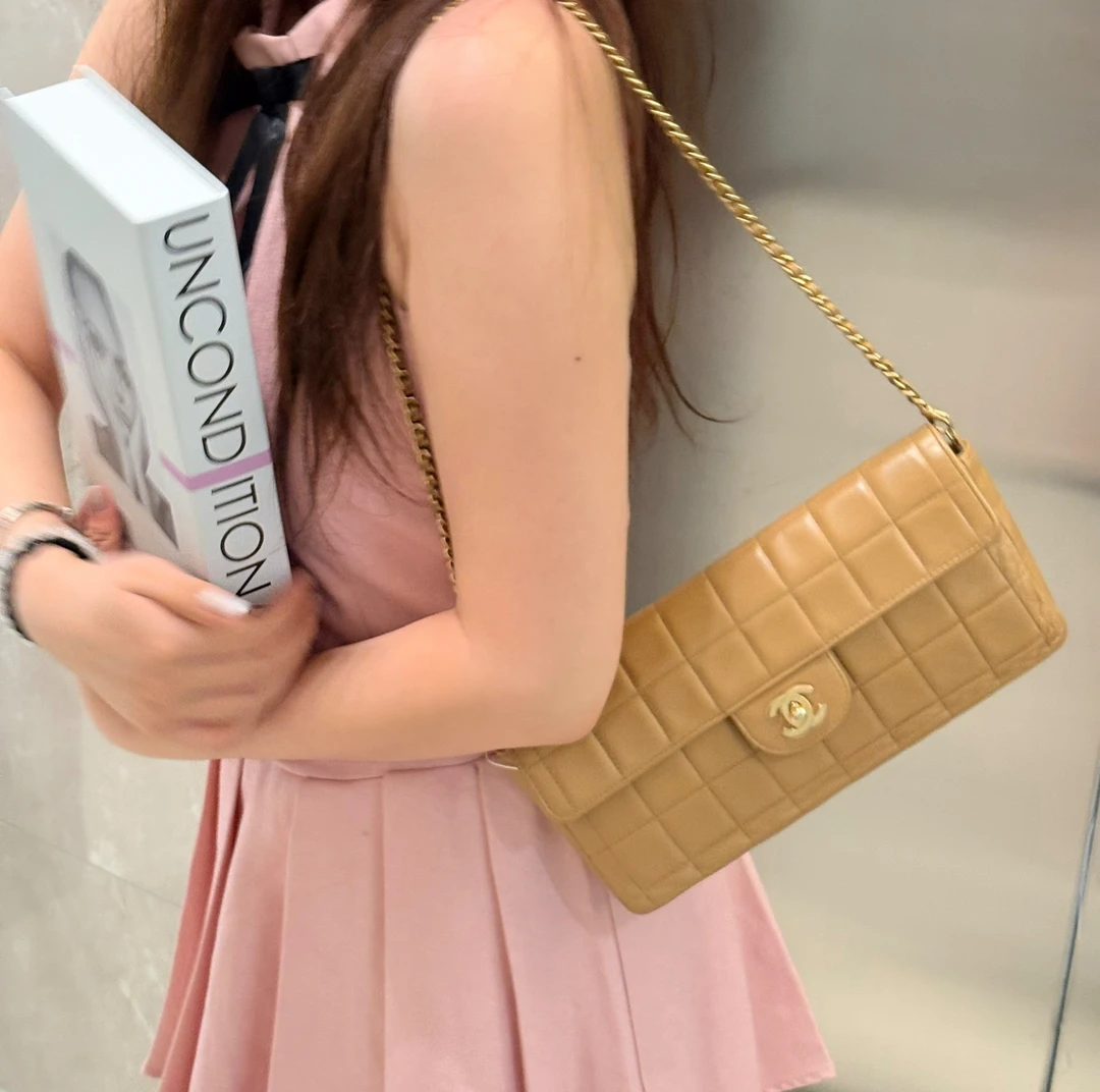 95新 Chanel/香奈儿 奶茶色冰格法棍单肩包