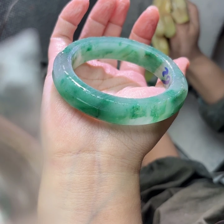 江***南石英质玉（非洲翠）手镯未镶嵌定制