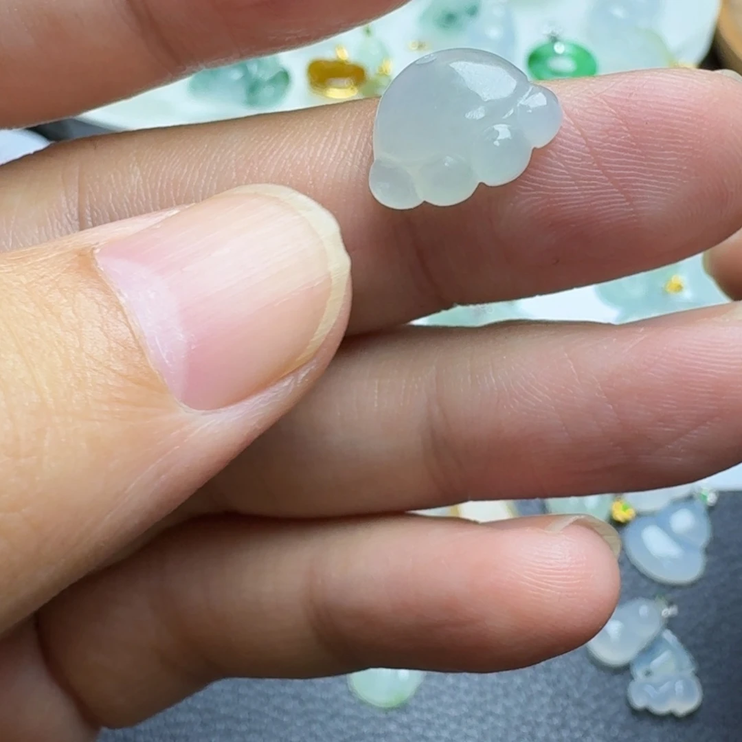 翡翠未镶嵌颈饰小猫爪