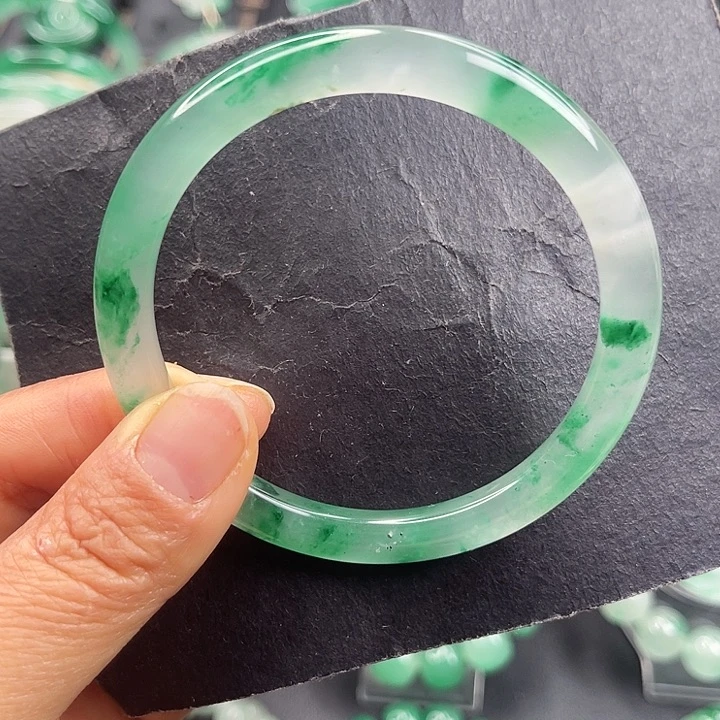 未镶嵌手镯石英质玉