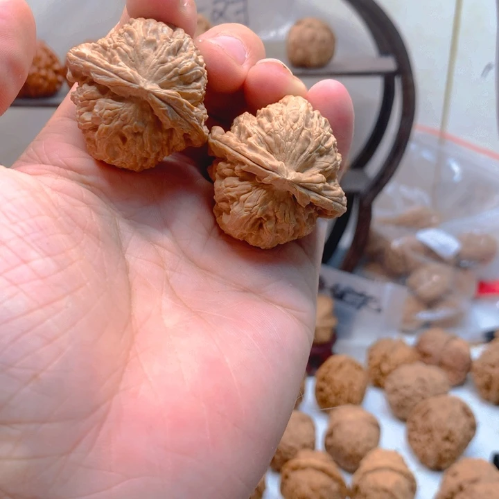 徐***胜文玩核桃吊坠白狮子