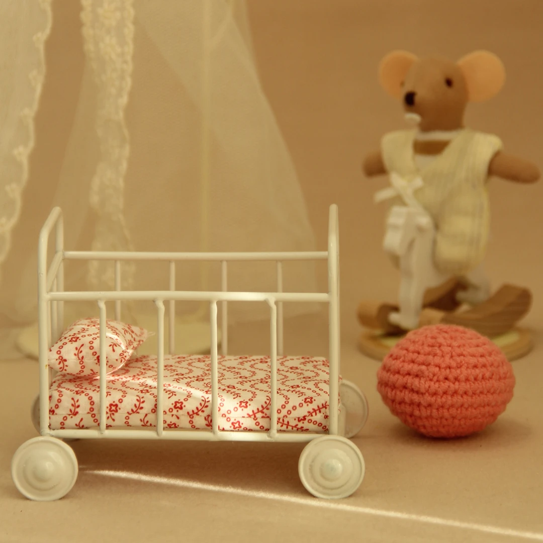 源头厂家bjd娃娃铁艺小床推车可移动微缩娃屋迷你家具摆件