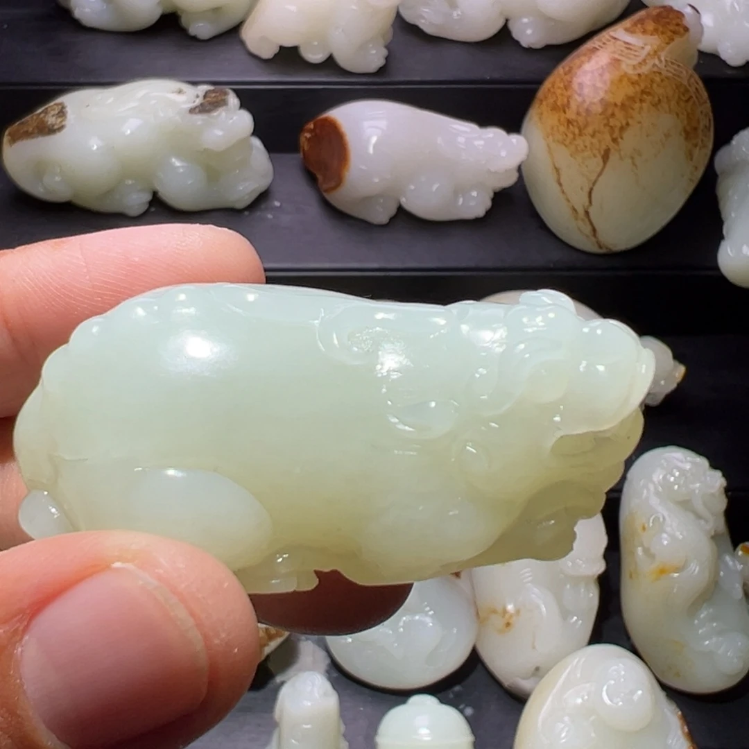 缘***石和田玉未镶嵌颈饰