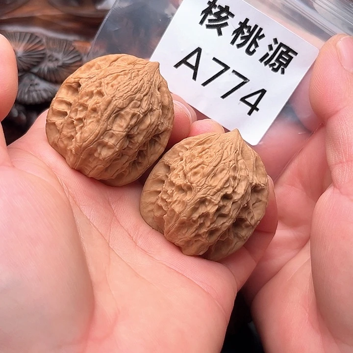 吊坠文玩核桃蜡皮鸡心37