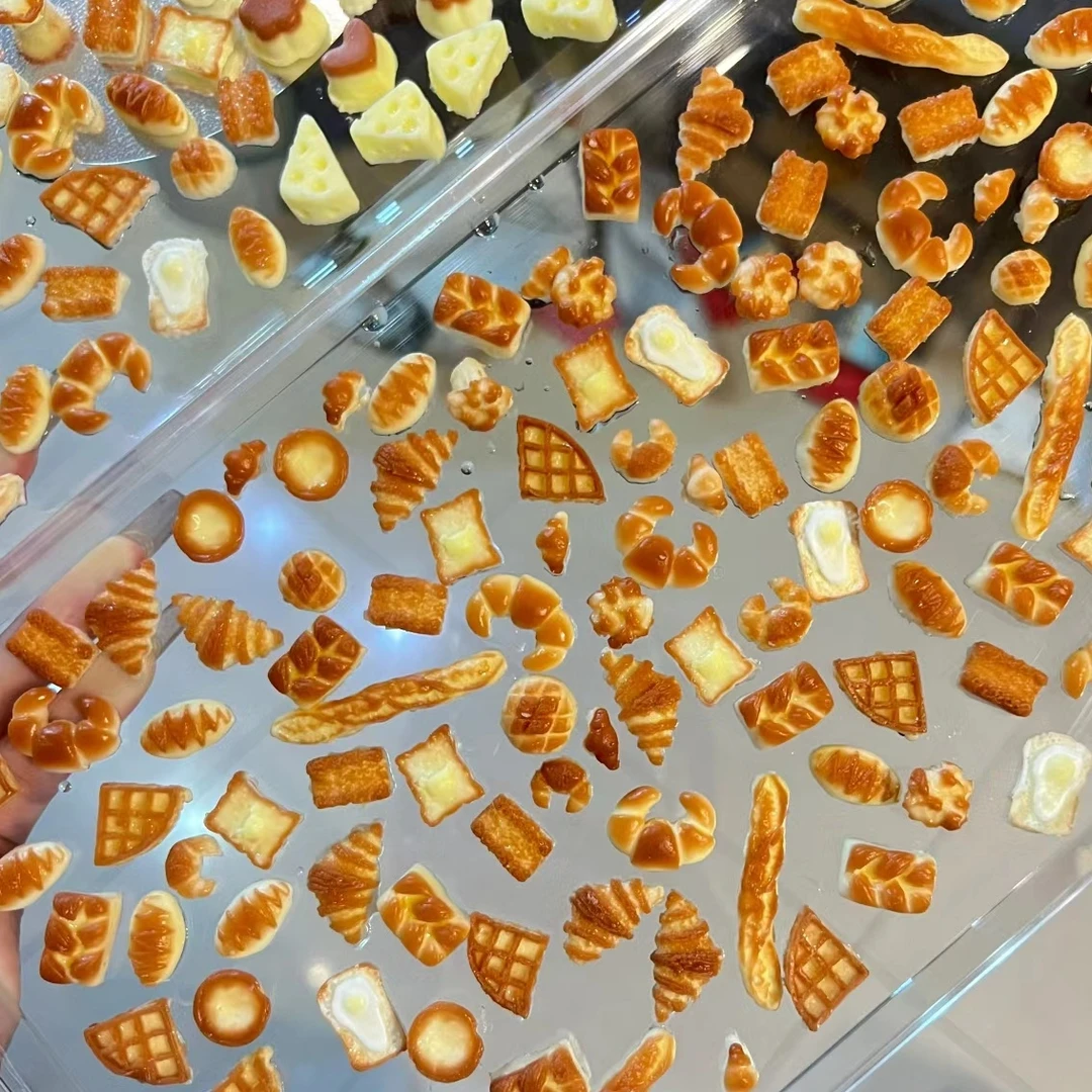 Mini面包食玩系列小鼻嘎面包捏捏食品级硅胶解压慢回弹玩具现成品